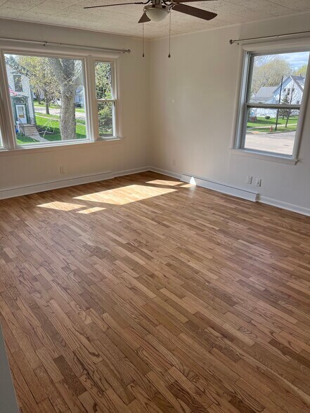 Living Room - 119 N Washington St