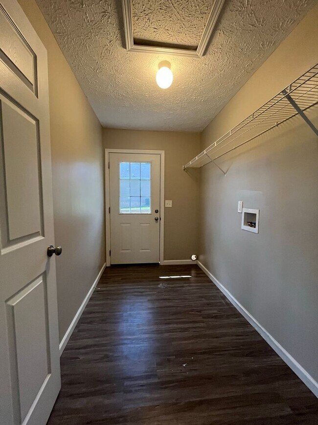 Building Photo - Single Family Home in White Pine TN
