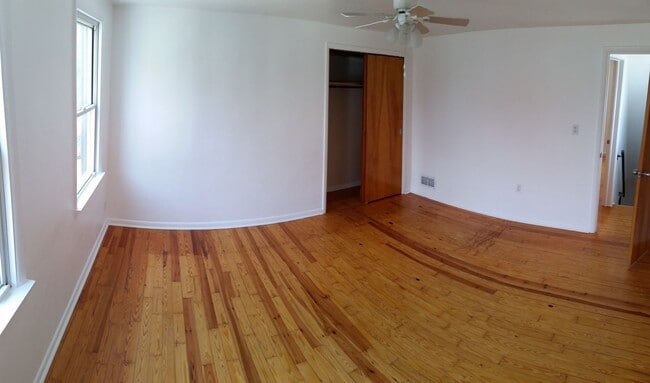 Building Photo - Southside Flats Recently Renovated 3 bedro...