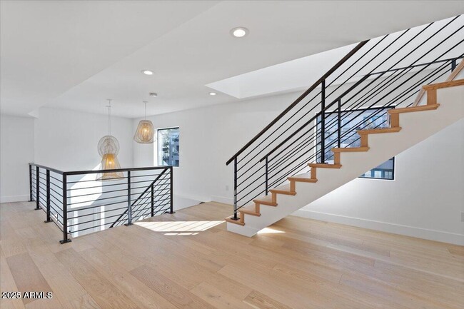 Building Photo - 220 W Monterosa St