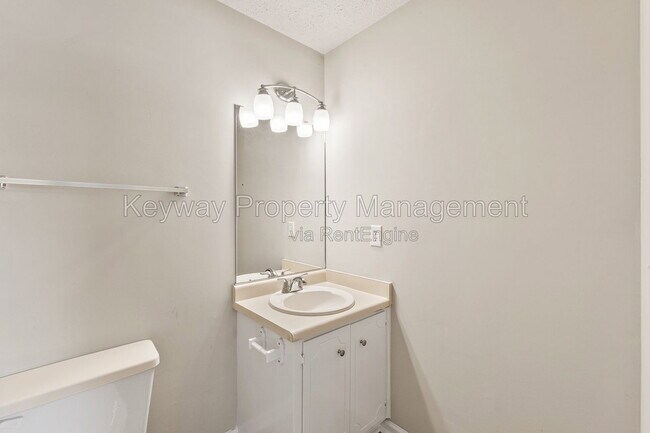 Building Photo - 3930 Almon Dr