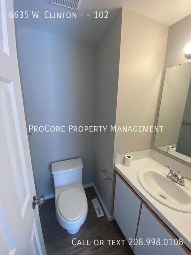 Building Photo - 6635 W Clinton Ln