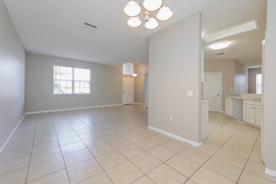 Building Photo - 565 Viceroy Ct