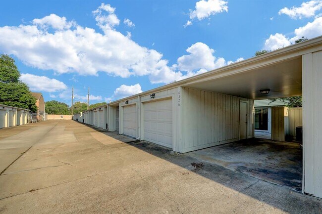 Building Photo - 6326 Chevy Chase Dr