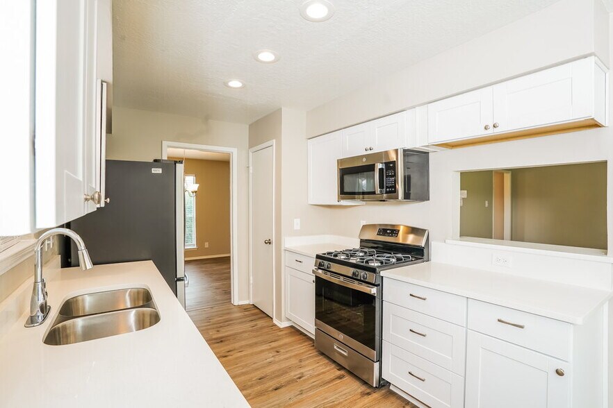 Building Photo - 12011 Pecan Meadow Dr