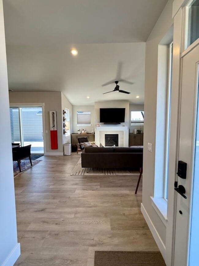 Building Photo - Beautiful Easton 3 Bedroom Home | Primary Suite on Main | Loft + A/C | Community Pools & Amenities