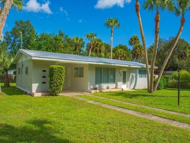 Building Photo - 7502 Pacific Ave