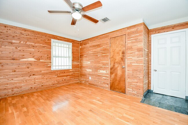Building Photo - 6625 Underhill St