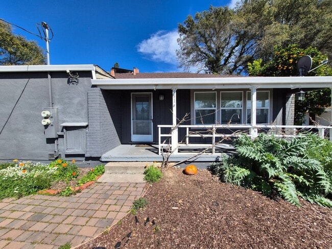 Building Photo - 951 Danbeck Ave