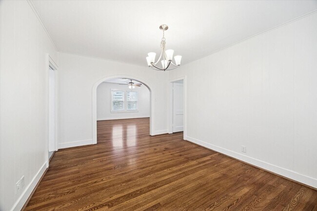 Building Photo - 1937 W McKinney St