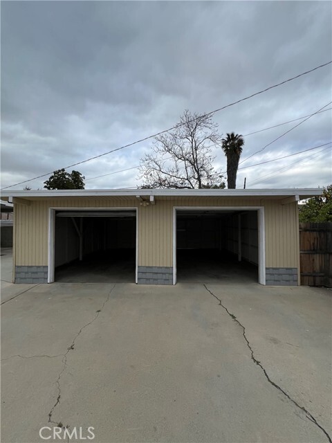 Building Photo - 5004 Walnut St