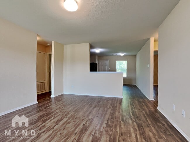 Building Photo - 301 Westwood Dr
