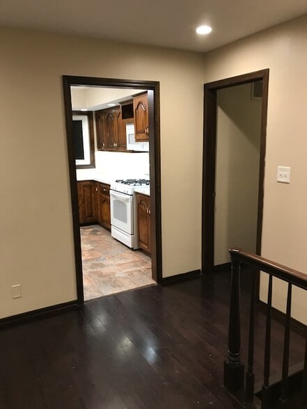Building Photo - 512 Carlyle Ln
