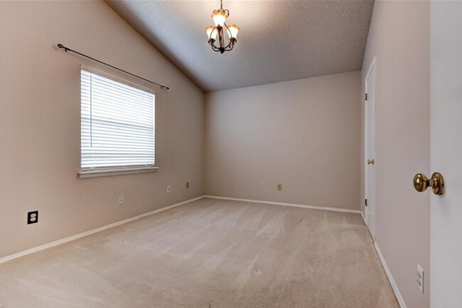 Building Photo - Charming 2-Bedroom, 1-Bathroom Home in Pea...