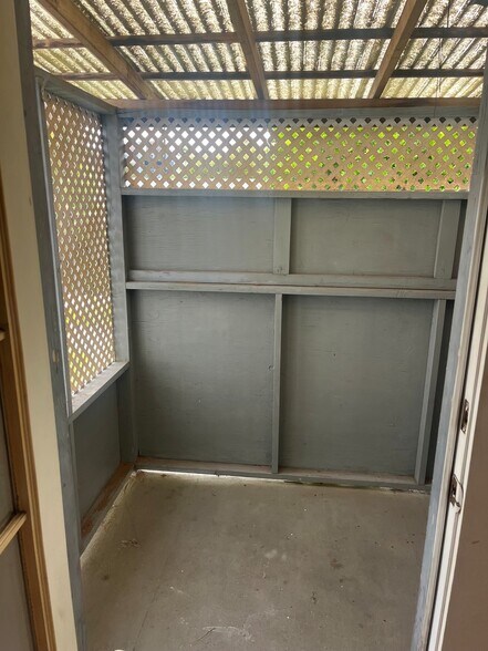 Building Photo - 386 Carroll Park E