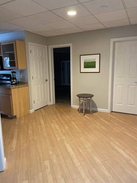 Building Photo - 868 Ledgewood Dr