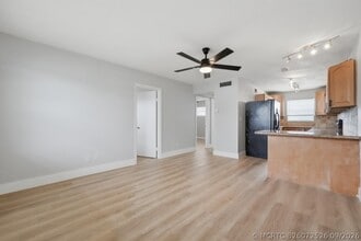 Building Photo - 6191 SW 37th St