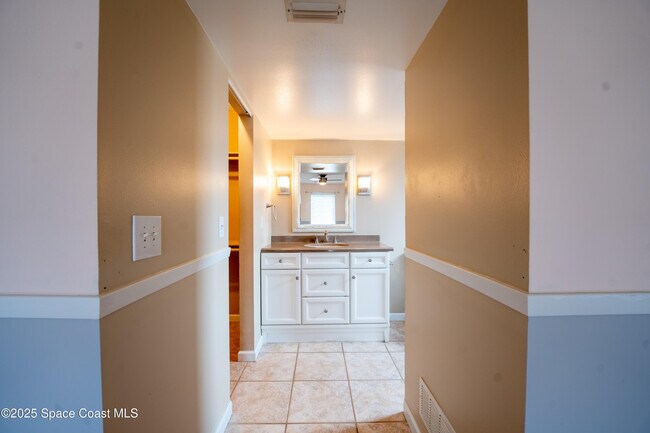 Building Photo - 2390 Queens St SE