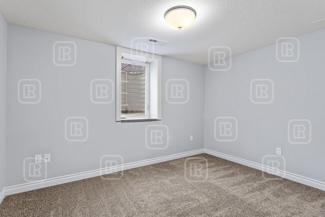Building Photo - 414 W 29th Ave