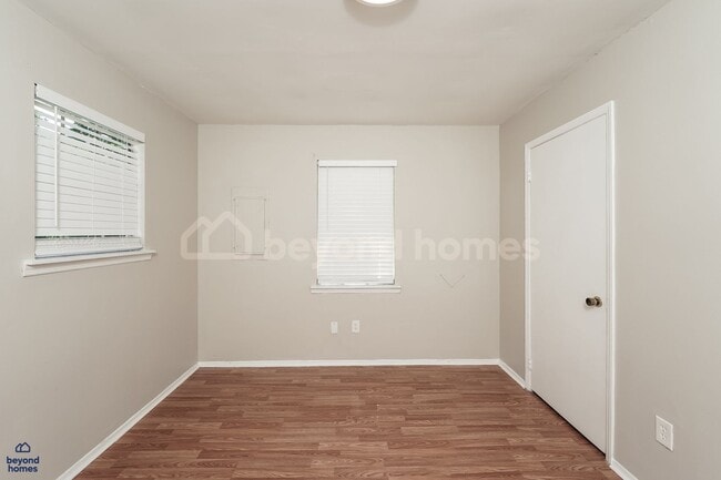 Building Photo - 4213 Kendall Ave