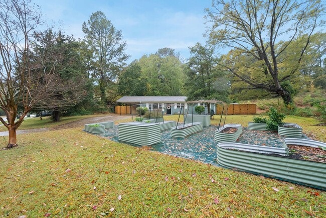 Building Photo - Durham's Best Ranch!