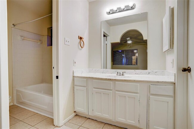 Building Photo - 16403 Quail Call Dr