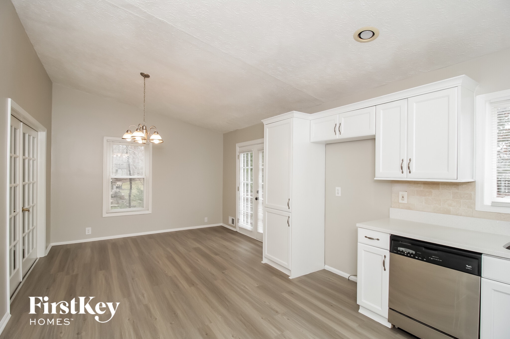 Building Photo - 289 Angla Dr SE