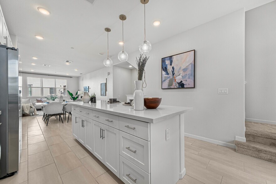Building Photo - 382 Camarillo Ter