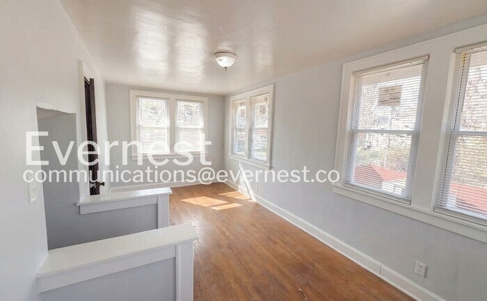 Building Photo - 2242 E 70th St