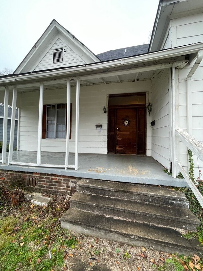 Building Photo - Dartmouth Duplex