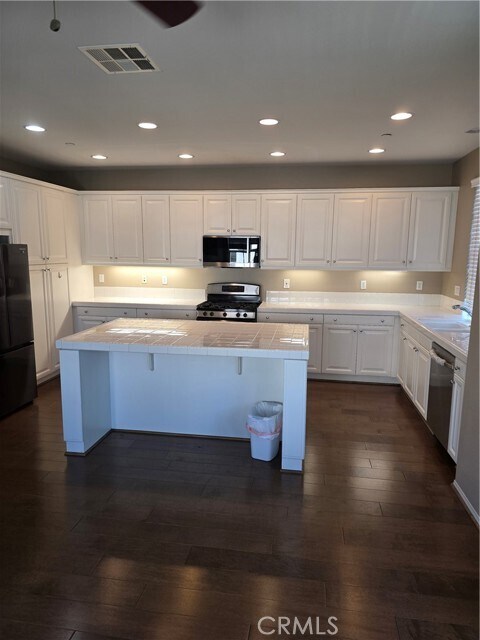 Building Photo - 2147 Cittadin Dr