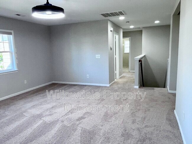 Building Photo - 624 Piper Stream Cir