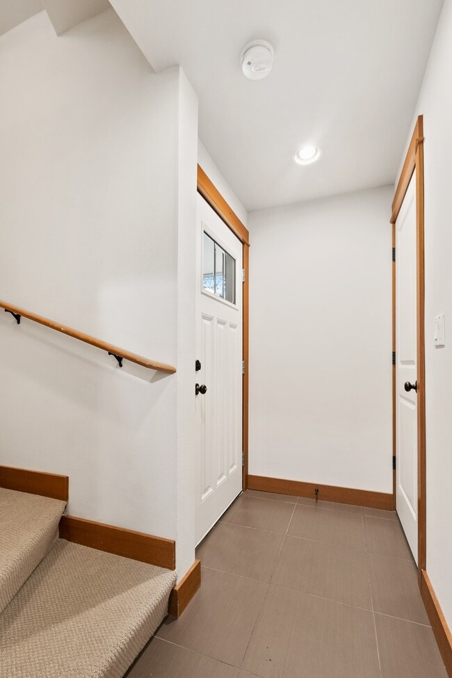 Building Photo - Immaculate West Seattle Townhome
