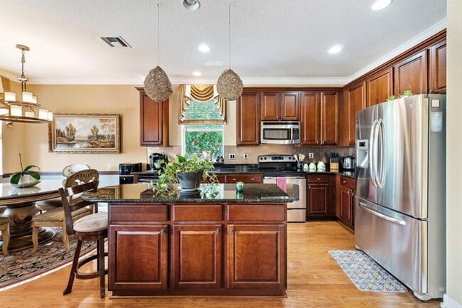 Building Photo - 6024 SE Crooked Oak Ave