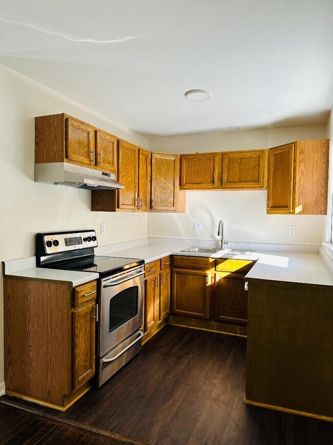 Building Photo - 4551 Lister Ave