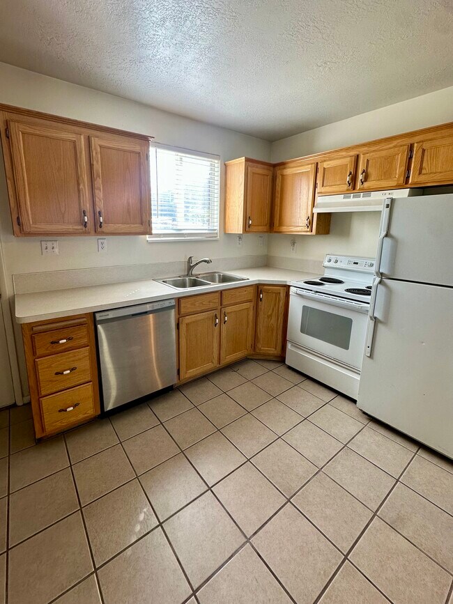 Building Photo - Kaysville #1