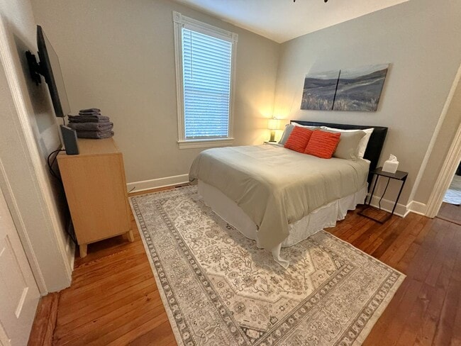 Building Photo - 3 Bed 1 Bath Modern Home