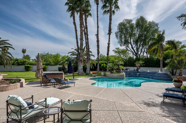 Building Photo - 6649 E Berneil Dr