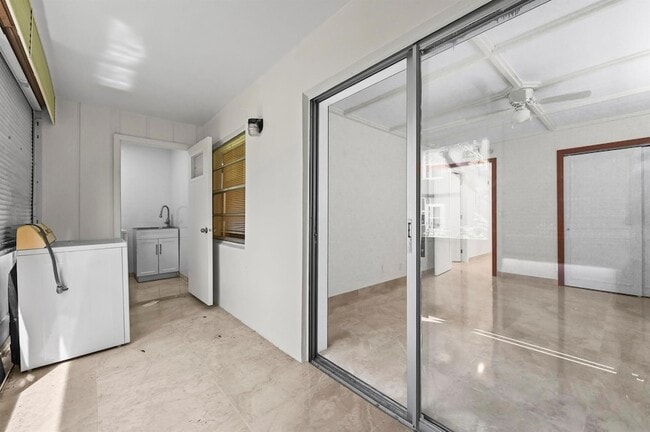 Building Photo - 551 Normandy Ln