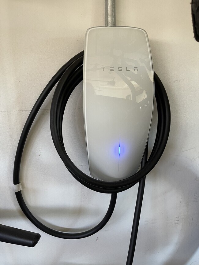 Building Photo - 2 W Ridge Ave