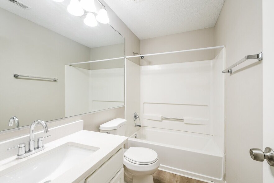 Building Photo - 8039 Corktree Dr