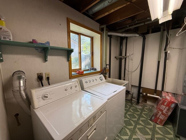 Building Photo - Spacious 4 Bedroom Home in Coon Rapids