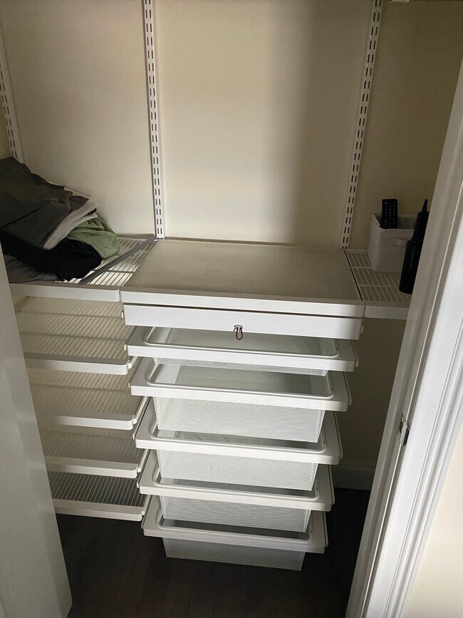 Building Photo - 90 CLINTON Ave