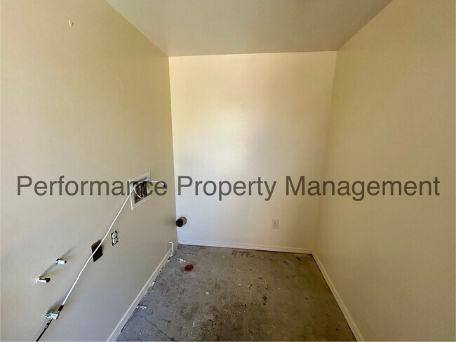 Building Photo - 615 Flower St