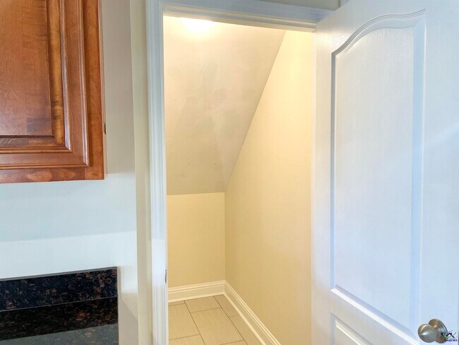 Building Photo - 300 Pembroke Pointe