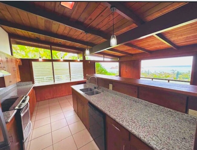 Building Photo - Ocean & Mokolua Views! Single Family Home ...