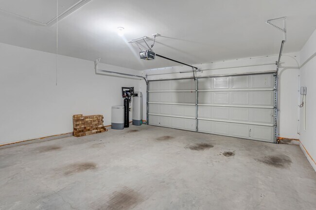 Building Photo - 15702 Rosemary Hl Ln