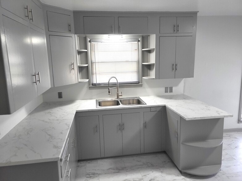 Building Photo - 4203 Preston Dr