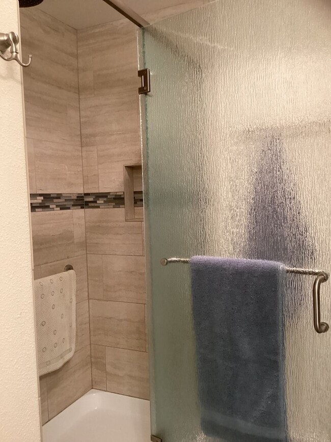 Building Photo - Spacious 3–4 Bedroom Rambler with Private Studio & Mount Baker Views