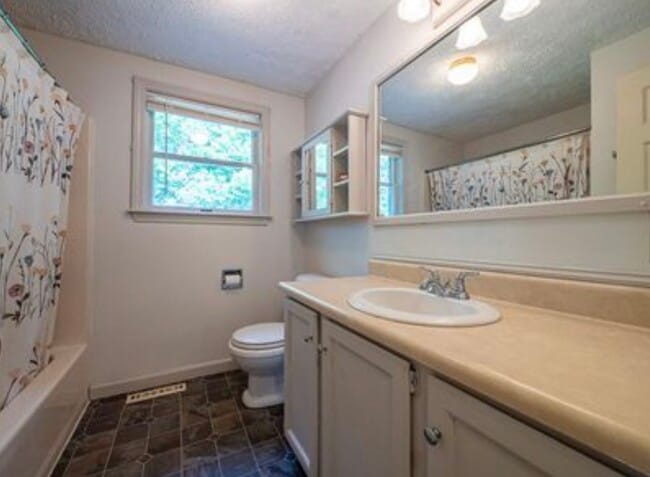 Building Photo - 50 Buttonwood Rd